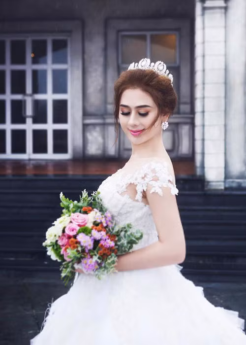 Nữ ca sĩ chuyển giới từng 2 lần cưới hụt với chàng trai kém cô 11 tuổi tên Nguyễn Cường và một Việt kiều tên Kenny Thắng. Ảnh: FBNV