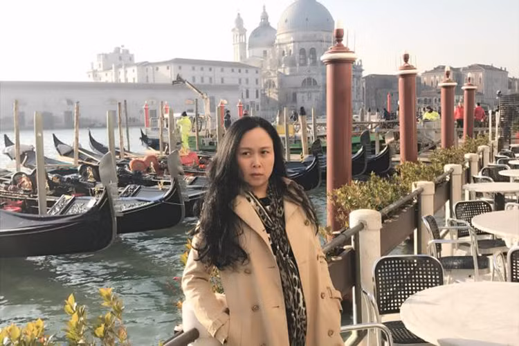 Quách Ngọc Ngoan đăng ảnh bạn gái kèm lời nhắn nhủ: “Chỉ có biển mới biết thuyền đi đâu về đâu/ Nếu phải cách xa em, anh chỉ còn bão tố”.