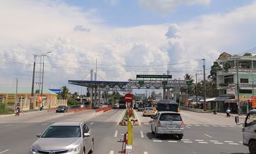 Sau gần 2 năm thu phí, nay BOT Cần Thơ - Phụng Hiệp mới giảm giá vé. Ảnh: LÊ KHÁNH