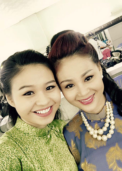 Bên cô con gái Lê Lộc, Lê Giang lúc nào cũng nở nụ cười hạnh phúc. Những năm gần đây, hai mẹ con thường xuyên đứng chung sân khấu.