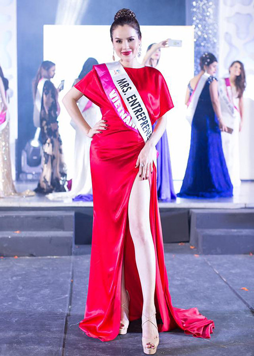 Phương Lê đăng quang ngôi vị cao nhất của Hoa hậu Quý bà Hòa bình Thế giới 2017. Danh hiệu á hậu 1, 2, 3 và 4 lần lượt thuộc về đại diện của Romania, Indonesia, Philippines và Guatemala.