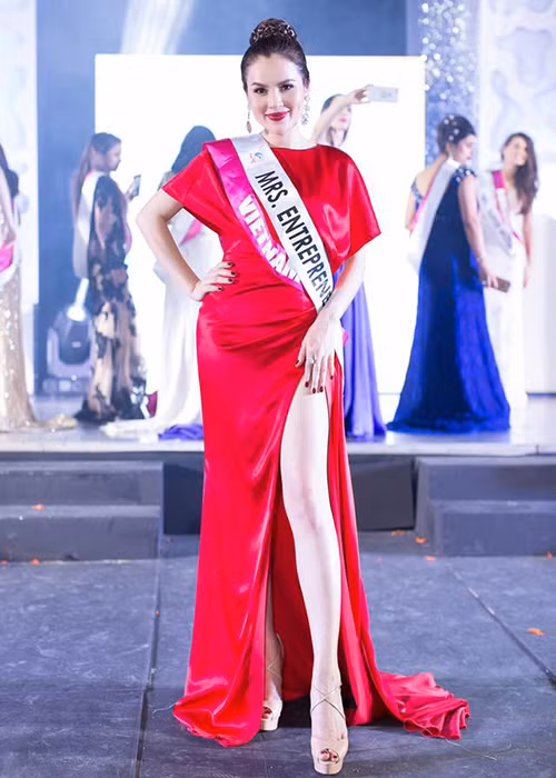 Phương Lê đăng quang ngôi vị cao nhất của Hoa hậu Quý bà Hòa bình Thế giới 2017. Danh hiệu á hậu 1, 2, 3 và 4 lần lượt thuộc về đại diện của Romania, Indonesia, Philippines và Guatemala.