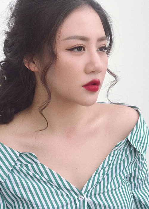 Văn Mai Hương chia sẻ: “Mình thờ ơ như những kẻ mộng mơ”.