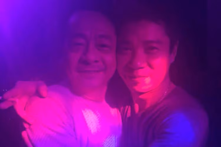 Công Lý gửi lời chúc sinh nhật đến nghệ sĩ Hoàng Dũng: “Chúc mừng sinh nhật sếp, chủ tịch! Chúc ngài luôn mạnh khoẻ để tiếp tục truyền lửa cho nhiều thế hệ!”.