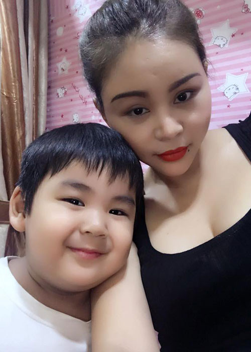 Sau khi chia tay người chồng thứ 2 ở Australia, Lê Giang đưa bé Luke Nguyễn về Việt Nam sinh sống.