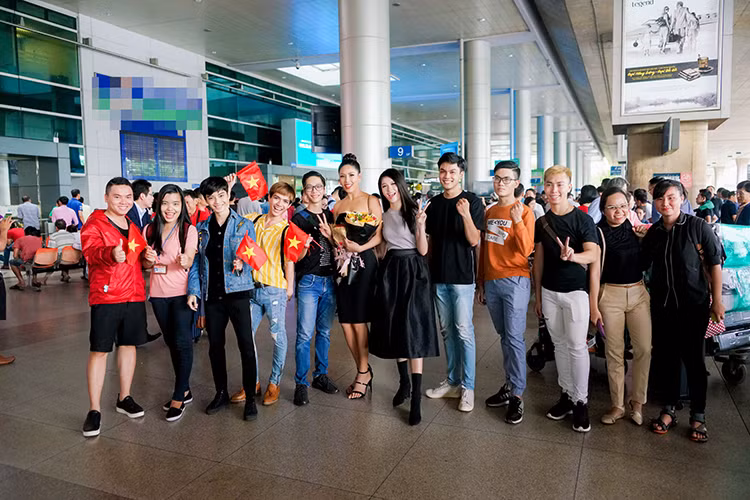 Người đẹp Nguyễn Thị Loan chia sẻ cô nóng lòng chờ đến ngày 6/1/2018 để được biết tân Hoa hậu Hoàn vũ Việt Nam là ai.