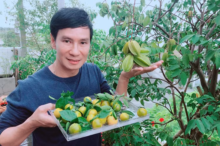 Lý Hải quay trở lại công việc nhà nông sau khi hoàn thành bộ phim mới.