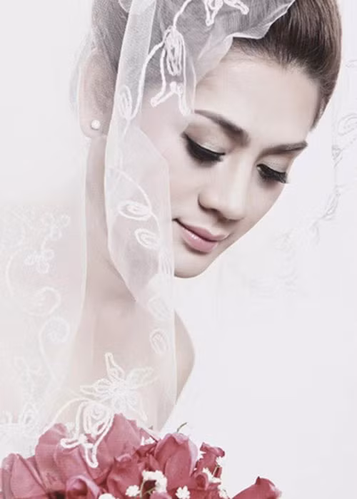 Nữ ca sĩ ao ước lên xe hoa từ lâu và sau những cuộc tình dang dở, cô nên duyên cùng Trần Phi Hùng. Ảnh: Dân Việt