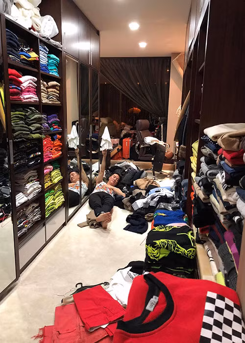 Người hâm mộ thích thú trước lời than vãn của Đàm Vĩnh Hưng về thói quen mua sắm của mình.