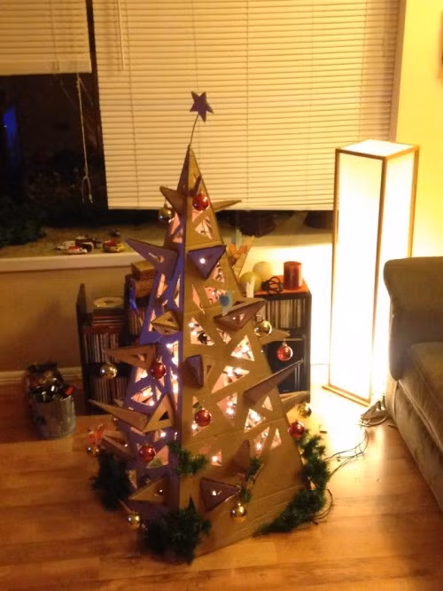 Ai nói thùng giấy không thể biến thành cây thông Giáng sinh?