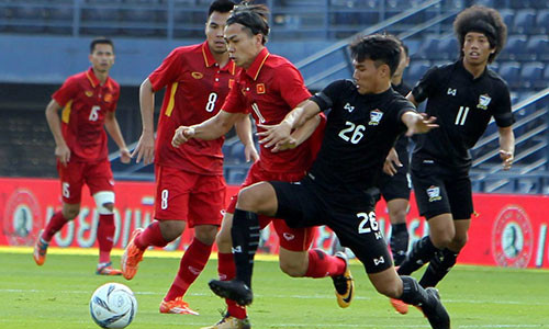 Thầy Park đã tìm ra lời giải cho bài toán 3-4-3 của mình?. Ảnh Trần Quý