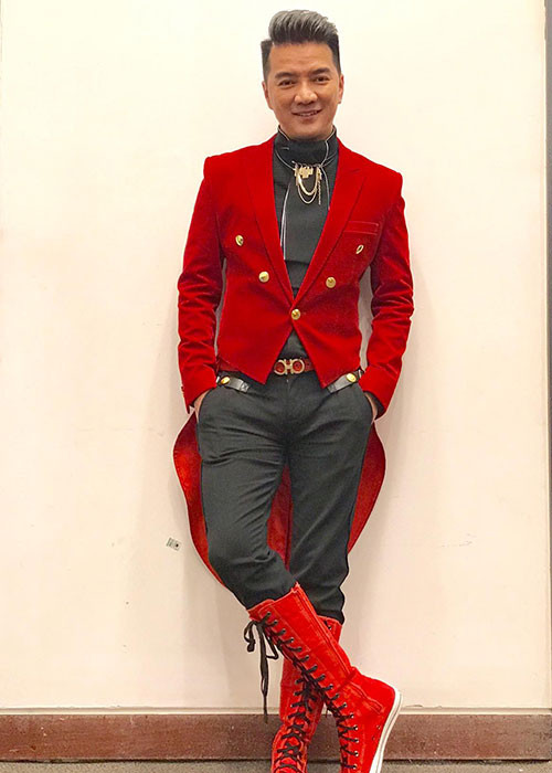 Trên trang cá nhân, Đàm Vĩnh Hưng khoe món quà độc nhân dịp Giáng sinh từ một cặp vợ chồng.