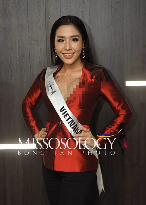 Hình ảnh Khánh Phương tươi rói trong buổi phỏng vấn trước thềm chung kết Hoa hậu Siêu quốc gia 2017. Ảnh: Missosology