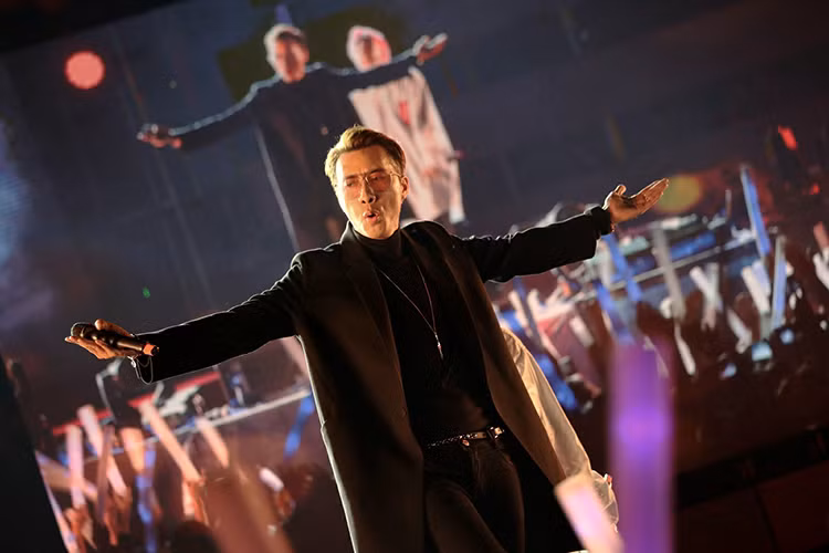 Với Only C, “Anh không đòi quà” hiện chạm mốc 23 triệu lượt xem. Anh cũng đắt show trong vai trò nhạc sĩ, nhà sản xuất âm nhạc.