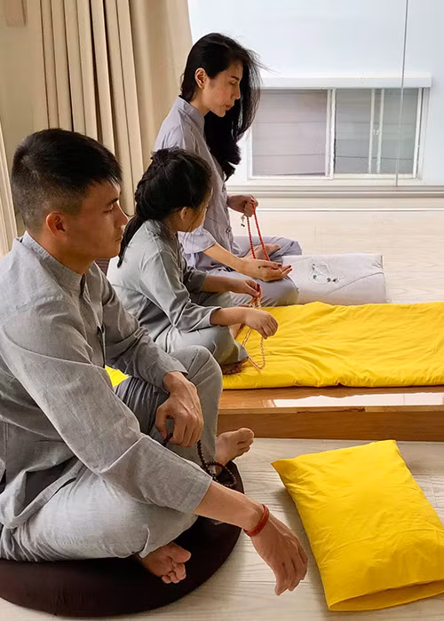 Bé Bánh Gạo sinh năm 2013, là con gái của Thủy Tiên - Công Vinh. Hiện tại, cô nhóc đã lớn phổng phao.