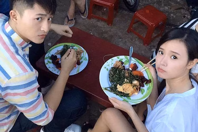 Trên phim trường, Midu và Harry Lu thường xuyên rủ nhau chụp ảnh chung. Ảnh: FBNV