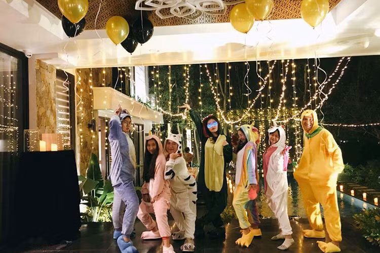 Khoảnh khắc vô cùng nhí nhảnh của Huyền My trong ngày sinh nhật.