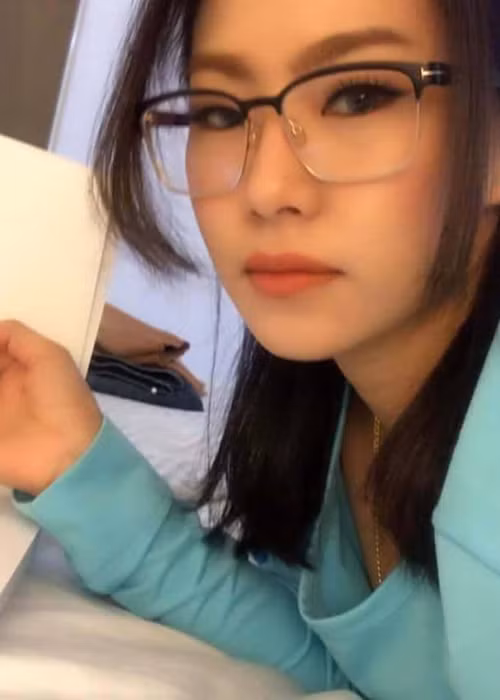 Lương Bích Hữu chia sẻ: “Đoạn đường gập ghềnh chông gai. Em vẫn học mãi đi mãi chưa chùn bước chân”.