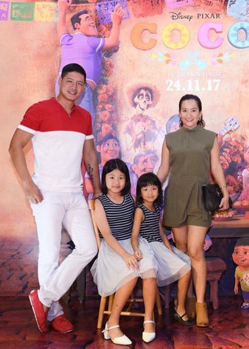 Thời điểm Bình Minh vướng ồn ào với Thanh Thảo, doanh nhân Anh Thơ khôn khéo lên tiếng bảo vệ chồng. Cho đến nay, Anh Thơ vẫn được xem là người vợ tuyệt vời. Cô và Bình Minh hiện có hai cô con gái xinh xắn. Ảnh: FBNV