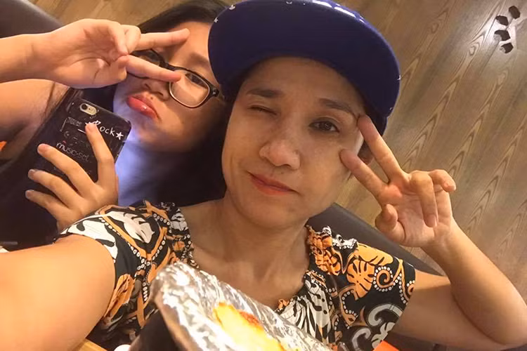 Con gái của nữ MC “Bạn muốn hẹn hò” càng lớn càng giống mẹ.