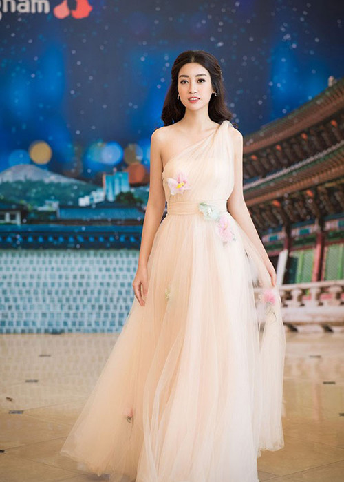 Hình ảnh Đỗ Mỹ Linh đẹp mong manh tại sự kiện ở Hà Nội cách đây ít ngày. Ảnh: Công Lý