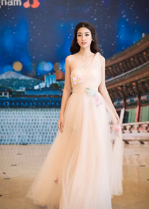 Hình ảnh Đỗ Mỹ Linh đẹp mong manh tại sự kiện ở Hà Nội cách đây ít ngày. Ảnh: Công Lý