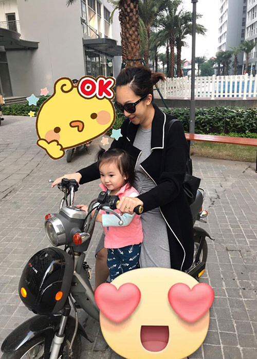 Nữ ca sĩ sinh năm 1985 hiện có tổ ấm hạnh phúc bên chồng và các con cùng sự nghiệp ca hát có những thành công nhất định.