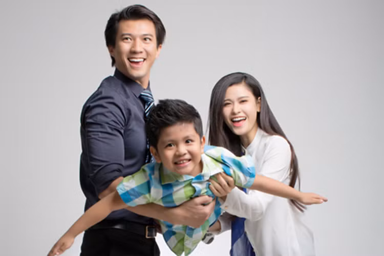 Trương Quỳnh Anh còn sánh đôi với Hà Việt Dũng trong “Bảo mẫu siêu quậy” khi đóng vai cặp vợ chồng trẻ. Ảnh: Lao động