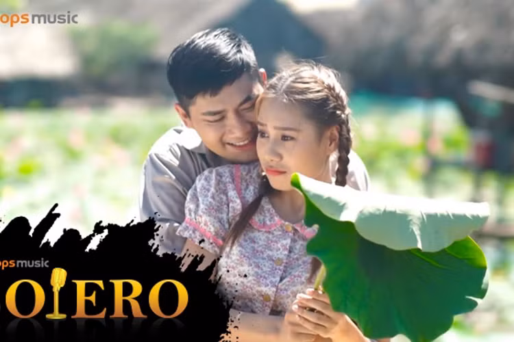 Hồ Bích Trâm từng đảm nhận vai người yêu của Minh Luân trong MV của nam diễn viên ra mắt vào năm 2017. Ảnh: Youtube