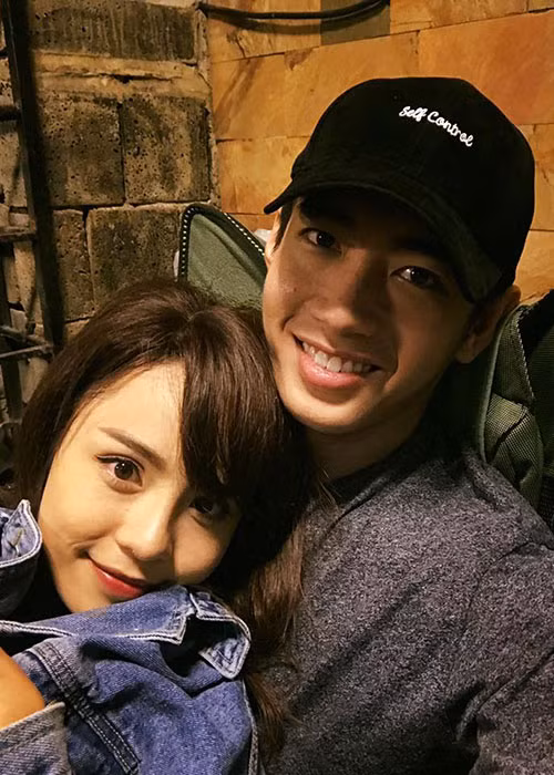 Từng vướng nghi vấn dùng chuyện tình cảm PR, tuy nhiên Thái Trinh và Quang Đăng ngày càng mặn nồng khiến fans ghen tỵ.