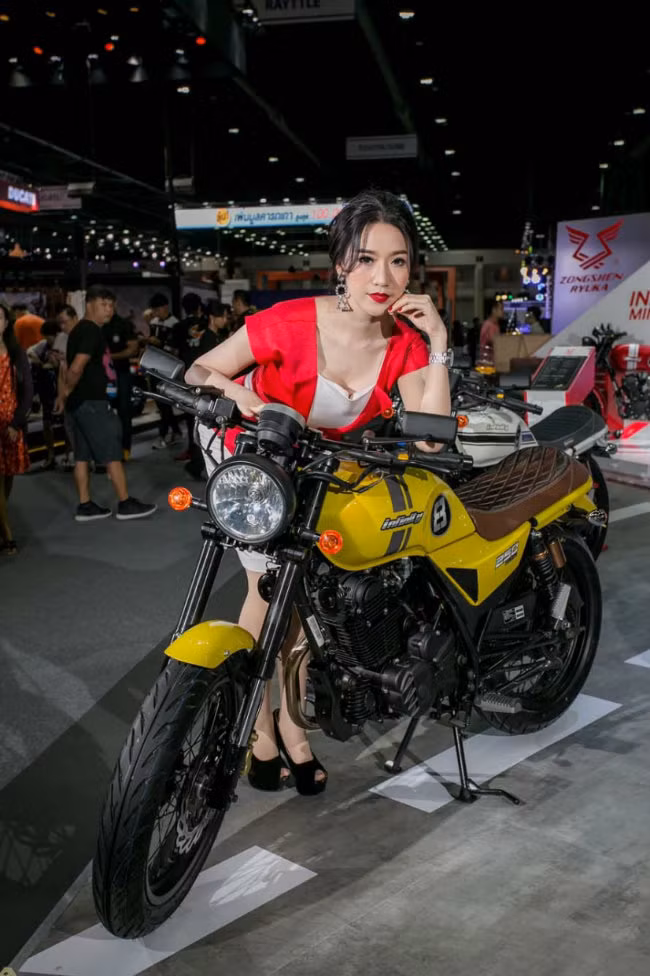 Tư thế đốn tim phái mạnh.