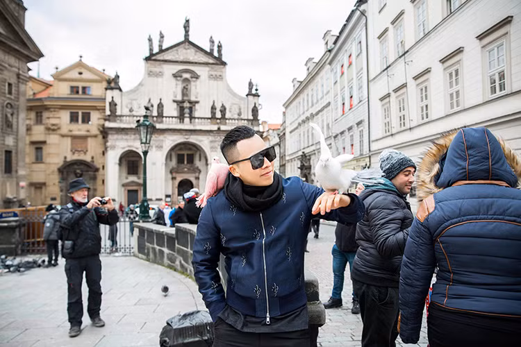 Khắc Tiệp bị trộm móc mất ví gồm giấy tờ tùy thân, thẻ ngân hàng và 13 triệu đồng tiền mặt.