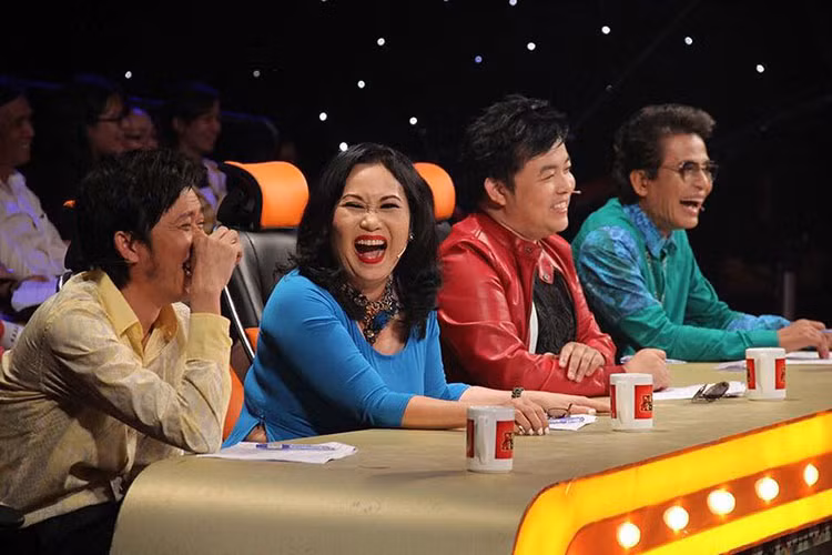 Năm 2016, Thanh Hằng trở về nước để tiếp tục tham gia hoạt động nghệ thuật sau khi được các con và đồng nghiệp động viên.