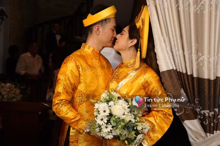 Cô dâu chú rể liên tục tình tứ bên nhau trong ngày trọng đại. Ảnh: Khám phá