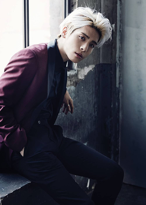 Năm 2015, Jonghyun bắt đầu theo đuổi sự nghiệp solo với ablum đầu tay “Base” từng đứng đầu các bảng xếp hạng âm nhạc tại Hàn Quốc.