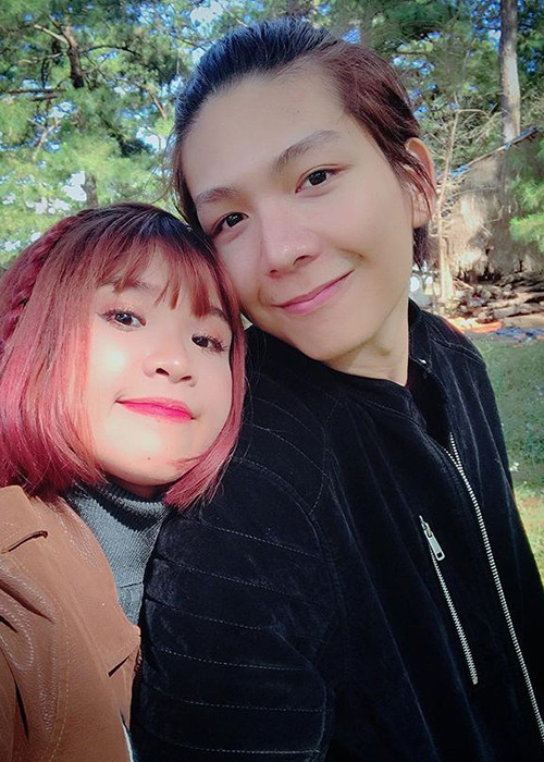 Nữ ca sĩ khoe khoảnh khắc đầy bình yên bên ông xã kém tuổi.