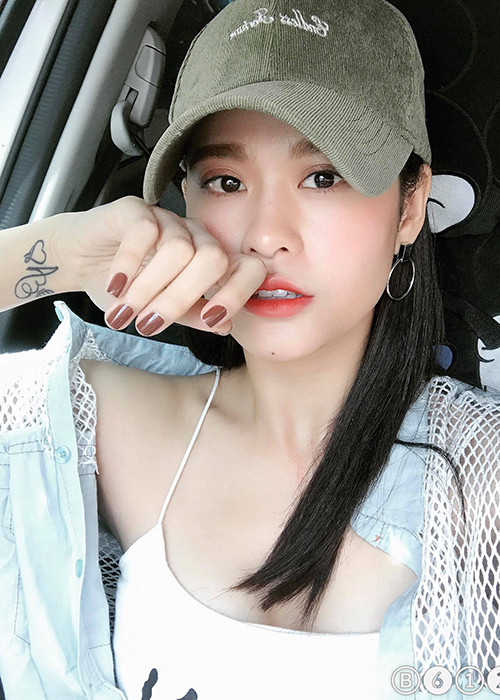 Gần đây, Trương Quỳnh Anh trở thành tâm điểm khi loạt ảnh giữa Trương Quỳnh Anh và Bình Minh thân mật trên mức đồng nghiệp bị rò rỉ.