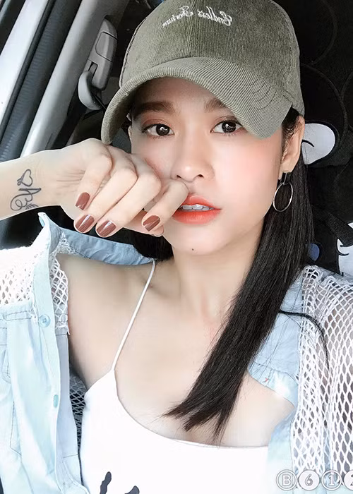 Gần đây, Trương Quỳnh Anh trở thành tâm điểm khi loạt ảnh giữa Trương Quỳnh Anh và Bình Minh thân mật trên mức đồng nghiệp bị rò rỉ.