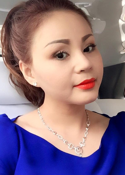 Giữa ồn ào với Duy Phương, Lê Giang chọn cách giữ im lặng. Cô đi chùa để cầu bình an. Mới đây, dù không còn ý định muốn tìm đến cái chết như lời con gái Lê Lộc nói nhưng Lê Giang bày tỏ cô vẫn còn mệt mỏi muốn ngủ một giấc thật dài để nhẹ lòng. Ảnh: FBVNV