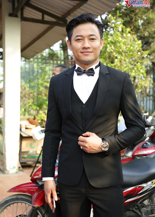 Diễn viên Quý Bình đến tham dự lễ rước dâu của Lâm Khánh Chi. Ảnh: Vietnamnet