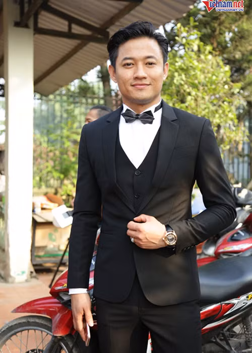 Diễn viên Quý Bình đến tham dự lễ rước dâu của Lâm Khánh Chi. Ảnh: Vietnamnet