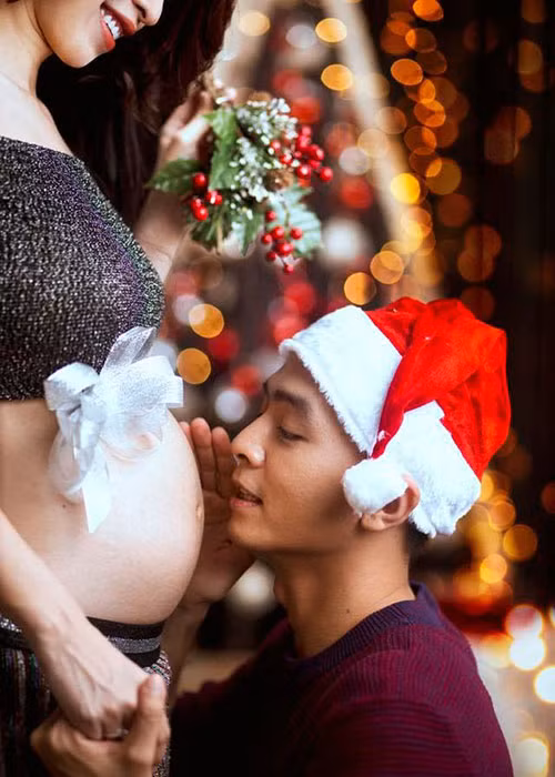 Đông đảo người hâm mộ chúc mừng vợ chồng Tú Vi - Văn Anh sắp đón thêm thành viên mới.