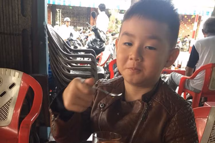 Con trai của sao Việt Lê Phương - Quách Ngoan Ngoan ngày càng kháu khỉnh.