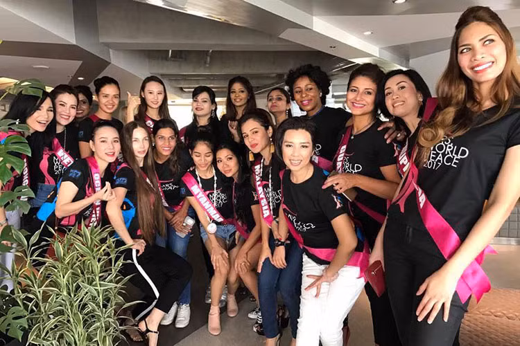 Dương Yến Ngọc và các thí sinh thăm viện bảo tàng và các danh lam thắng cảnh của Philippines.