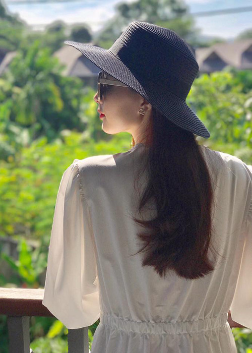 Sau đám cưới, Đặng Thu Thảo chỉ thỉnh thoảng cập nhật hình ảnh đời thường của mình trên trang cá nhân.