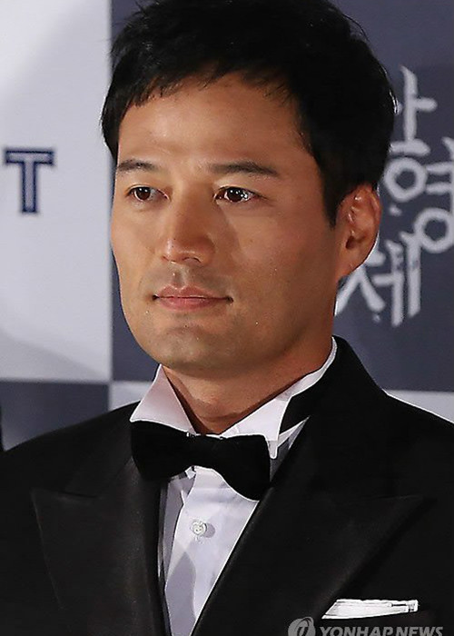 Ngày 24/6/2016, tài tử "Tối nay ăn gì" treo cổ tự tử tại nhà riêng vì bệnh trầm cảm. 2 ngày sau đó, anh qua đời vì bị chết não.