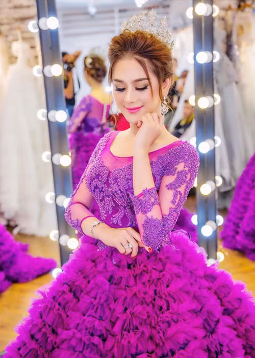 Lâm Khánh Chi có đường tình duyên khá lận đận. Ảnh: Dân Việt