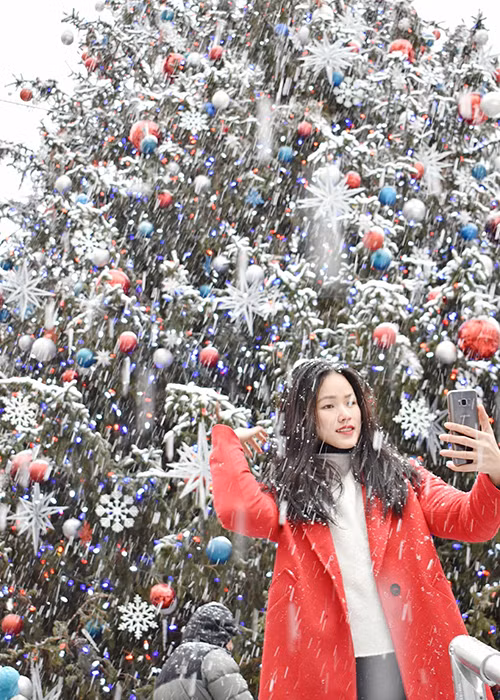 Tuyết Lan là một trong những sao Việt đón Giáng sinh ở nước ngoài trong năm nay. Cô hiện ở Mỹ theo đuổi công việc người mẫu.