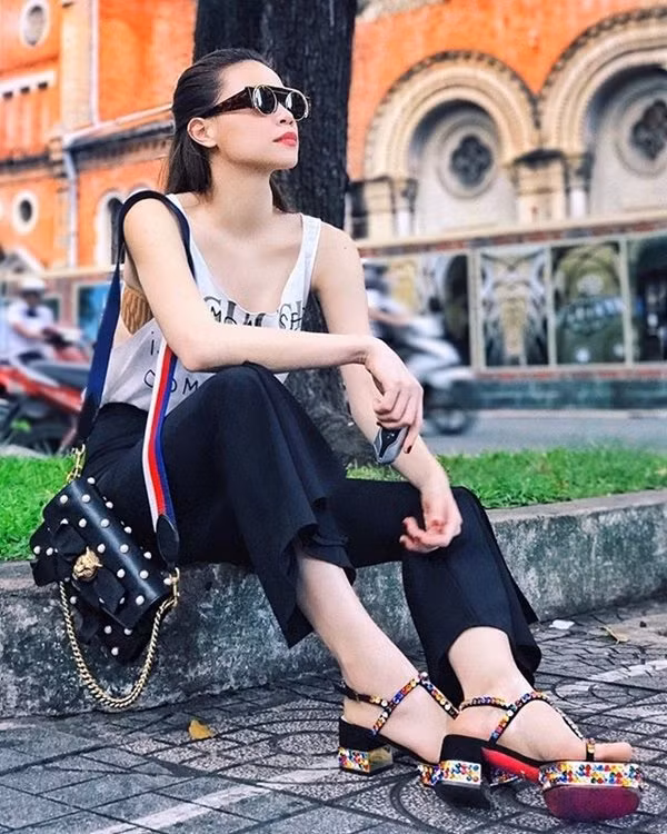 Hà Hồ đằm thắm, nữ tính với thần thái của chân dài số 1 làng giải trí Việt