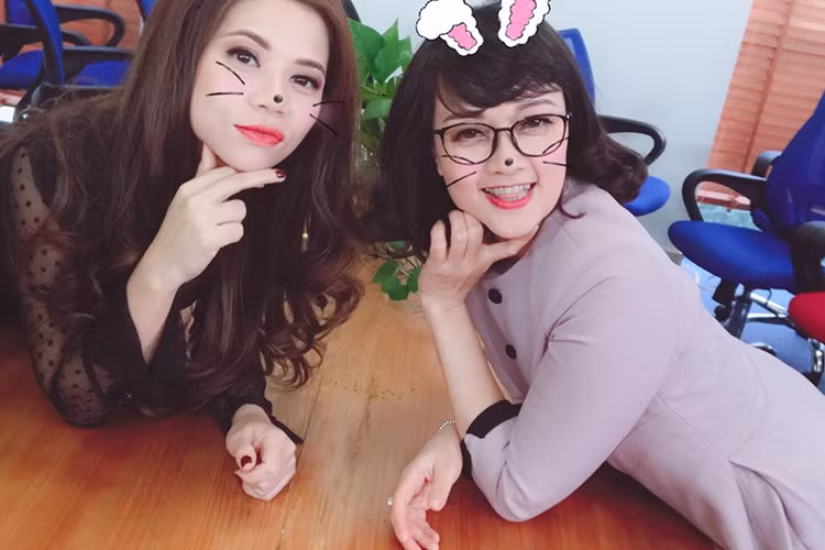 Vân Dung chia sẻ hình ảnh thân thiết với ca sĩ Mỹ Dung.